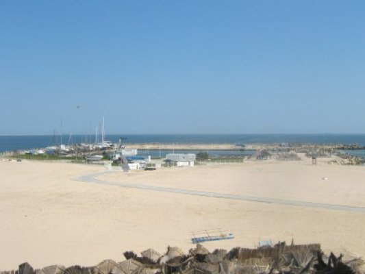 Acţiune de ecologizare, pe plaja Belona